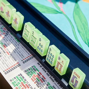 Tuiles de Mahjong de Luxe à Finition Perle Verte Matcha - Édition Designer « Garden Light », Ensemble de Jeu Personnalisé Portable - Product Image 1