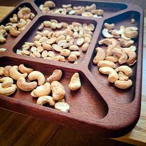 Assiettes et Plateaux de Service en Bois Artisanaux Fabriqués à partir de Bois d'Acacia et de Mangue Naturels Offrant un Style Écologique pour la Cuisine - Product Image 3