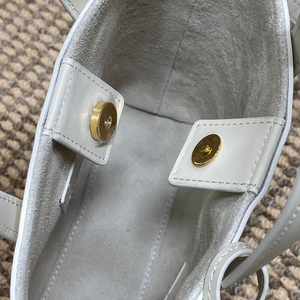 Luxurious <b>shoulder</b> bag with exquisite craftsmanship, showcasing feminine charm - Product Image 5