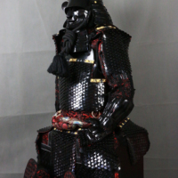Armure de samouraï japonaise Yoroi noire faite à la main, casque Kabuto en corne de taureau découpé, armure entièrement portable pour exposition muséale et cosplay