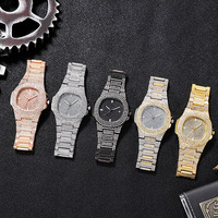 Montre de luxe unique pour hommes avec diamants pour hommes montre carrée lumineuse en or cadran de marque personnalisé montre-bracelet à quartz de luxe en zircon glacé