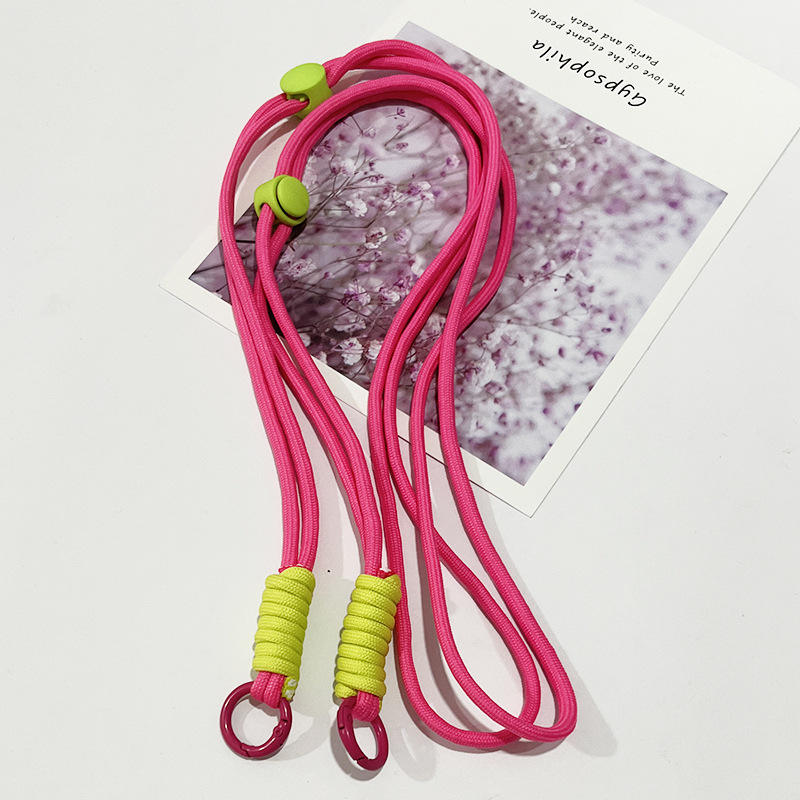 สายสีแดงกุหลาบพร้อมปมสีเขียว