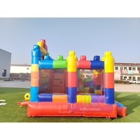 Grand château gonflable à thème Lego avec mur d'escalade pour enfants, idéal pour l'été, les jardins, les terrains de jeux extérieurs et la location commerciale