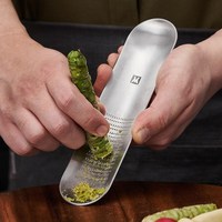 2024 Roestvrijstalen Multifunctionele Veiligheid Outdoor Camping Keuken Tool Mini Plantaardige Knoflookmolen Chopper Dunschiller