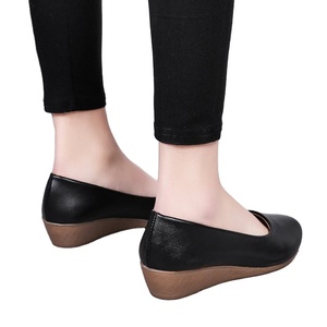 <span class=keywords><strong>Scarpe</strong></span> da lavoro con <span class=keywords><strong>tacco</strong></span> <span class=keywords><strong>medio</strong></span> comode da <span class=keywords><strong>donna</strong></span> autunnali con soletta in PU e ammortizzazione resistente alla luce - Product Image 2