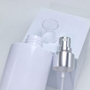 Flacon pulvérisateur en plastique givré de 100 ml, 120 ml, 150 ml, 250 ml, 300 ml avec pompe pulvérisatrice sérigraphiée, finition or rose et argent - Product Image 4