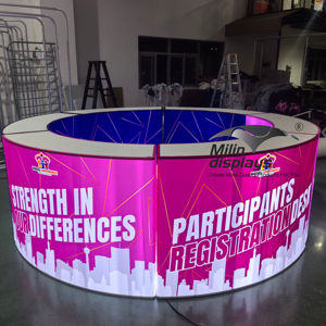 Comptoir rond de vente promotionnelle Misign Factory, idéal pour les salons professionnels, les tables de réception, les podiums, les conventions et le commerce de détail, avec impression par sublimation. - Product Image 2