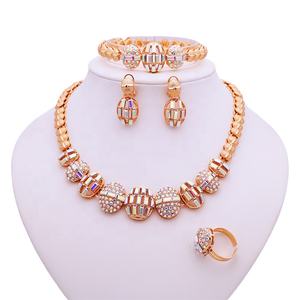 हॉट सेल उच्च गुणवत्ता वाले फैशन 2024 हॉट सेलिंग ज्वेलरी चार हाई-एंड महिलाओं के ज्वेलरी सेट के भारतीय लक्जरी शादी के आभूषण सेट - Product Image 5
