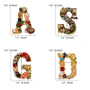 Broche de Lujo Ligero 2026 con Letras para Boda, Fiesta o Compromiso - Product Image 2