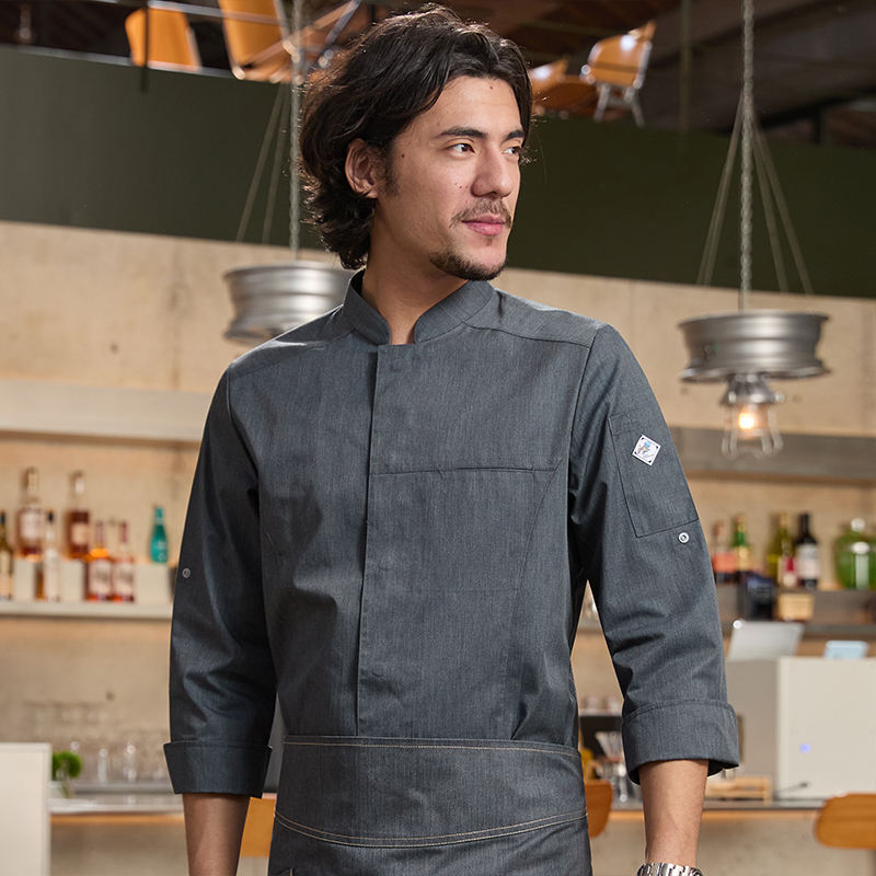 เสื้อสีเทามีแขนยาว