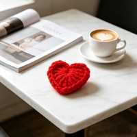 Cœur rouge en crochet fait main, objet d'émotion, petite peluche en forme de cœur pour la décoration de table de mariage