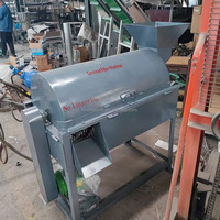 Elektrische automatische kokosnootschil- en vezelpers, -extractie- en -scheidingsmachine