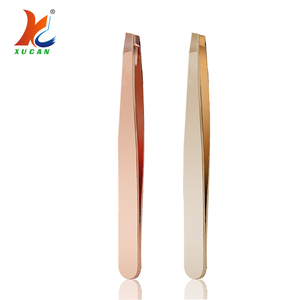 Pince à épiler inclinée en acier inoxydable avec logo personnalisé, 96 mm, pour cils et poils, outil de beauté pour l'entretien des sourcils - Product Image 1