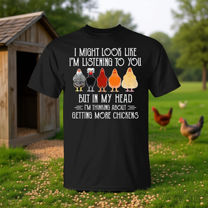 Estoy pensando en conseguir más camisetas con estampado de pollos para hombres y mujeres. - Product Image 3