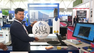 Galvanizli çelik ve alüminyum için Raycus kaynağı ile yüksek hassasiyetli 3kw CNC Fiber lazer kesici - Product Image 4