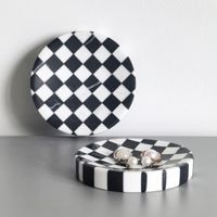 Plateau de service moderne en marbre rond multifonctionnel style damier pour la décoration de la maison et la table basse