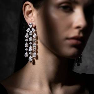 Pendientes de diamantes Pear Cascade Chandelier - Oro de 9k, 14k y 18k - Product Image 2