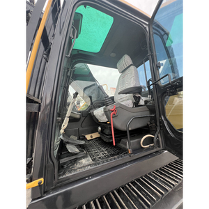 Excavatrice sur chenilles Volvo Ec210 jaune, équipement de construction lourd, capacité de la benne de 1,3 m³, moteur haute performance de 147 CV - Product Image 4