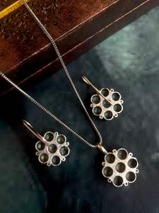 Traditional Kundan Meena Work Necklace Earring Set with Flower Motif Pendant Brass Jewelry for Wedding or Engagement <b>Oxidized</b> - Product Image 4