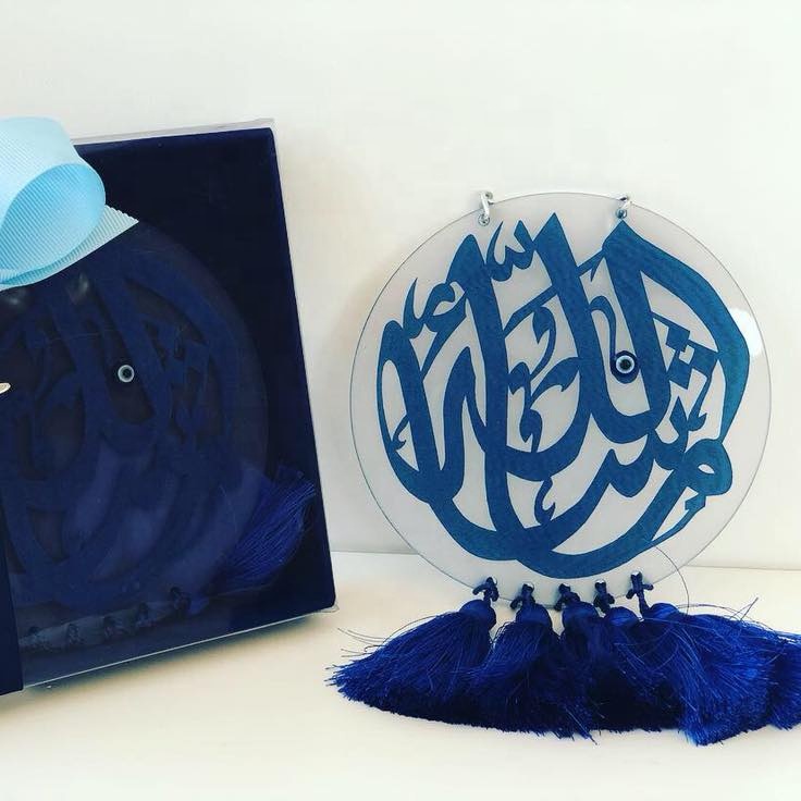 Круглая акриловая каллиграфия на арабском языке