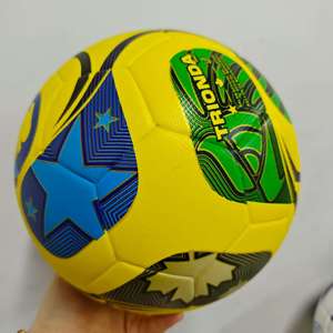 Balón de fútbol profesional Fútbol 2026 World Thickened PU Thermal Bonded Tamaño 5 Logotipo OEM personalizado para tren de carreras - Product Image 2