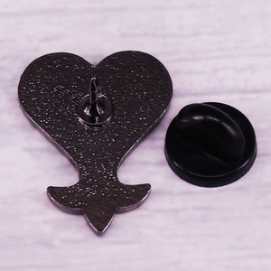 Épinglette symbole Heartless - Broche de collection Kingdom Hearts - Product Image 4