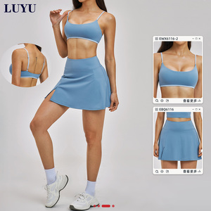 Vêtements de tennis haut de gamme pour femmes avec logo personnalisé, soutien-gorge à bretelles ajustables, jupes taille haute, padel, pickleball, sports - Product Image 1