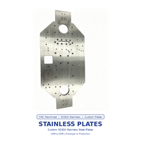 Plaque arrière usinée CNC sur mesure SS400, finition oxyde noir, support de montage à fentes, fabrication métallique de précision OEM ODM