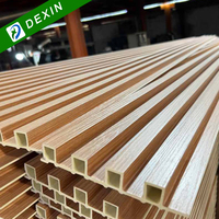 Panneau intérieur en grain de marbre ou grain de bois Panneau mural cannelé en composite bois plastique Grille 3D PVC WPC Board pour hôtel