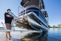 Bateau ponton de pêche sportive en alliage d'aluminium de 23 pieds/7 m avec canapé, moteur 200 CV, 30-35 nœuds