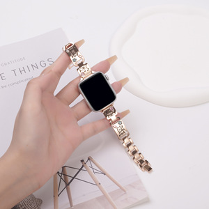 Cinturino Bracciale Gioiello Scintillante con Motivo Cane e Diamanti Colorati per <span class=keywords><strong>Apple</strong></span> Watch Serie S10 9 8 7 SE Ultra 38-49mm - Product Image 1