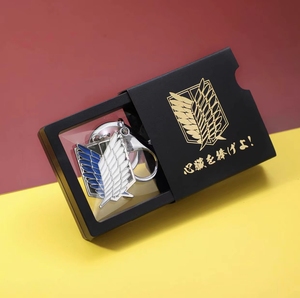 2 diseños Attack on Tian <span class=keywords><strong>Cosplay</strong></span> Anime collar Eren <span class=keywords><strong>Mikasa</strong></span> Ackerman Metal colgante llavero caja de regalo - Product Image 3