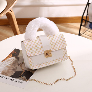 Borse estive per le donne stampa modello all'aperto pelle PU peluche <span class=keywords><strong>rosa</strong></span> Gifty borse a mano per ragazze - Product Image 2