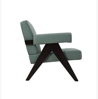 Fauteuil de conversation individuel de luxe pour l'hôtellerie, chaise rembourrée avec base en bois inclinée pour hall d'hôtel et bar