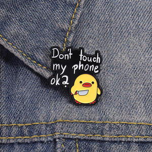 Spilla creativa carina anatra non toccare il mio telefono spilla in lega Meme distintivo regalo smalto - Product Image 5