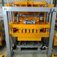 Équipement de fabrication de pavés QTJ4-20 avec système PMSM VFD, moule flexible pour la production de pavés paysagers de différentes spécifications