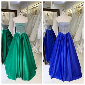 Abito da ballo <span class=keywords><strong>verde</strong></span> <span class=keywords><strong>smeraldo</strong></span> senza spalline con corpetto in strass, in raso, lungo fino al pavimento, con allacciatura posteriore - Product Image 4