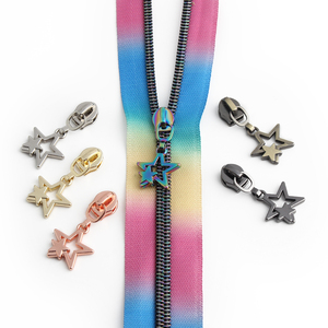 Tùy Chỉnh Mạ Đầy Màu Sắc Kích Thước 5 Kim Loại Dây Kéo Thanh Trượt Nylon Một Cặp Sao Hình Trái Tim Dây Kéo Kéo Khóa Đầu Puller Cho Túi Xách - Product Image 5