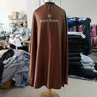 Capes de coiffure en polyester pongé personnalisées avec logo, imperméables, marron, avec crochet, pour salon de beauté et coupe de cheveux