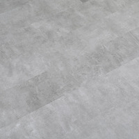 Suelo compuesto de plástico de piedra estampada de piedra de gran tamaño Textura realista duradera resistente a la humedad para interiores modernos