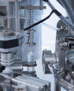 Machine de remplissage de seringues, machine de remplissage et de capsulage de seringues d'appâts de colle de <span class=keywords><strong>cafard</strong></span> Machine de remplissage de seringues jetables - Product Image 5