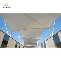 Structure de tente tendue en tissu PVDF pour architecture commerciale, imperméable