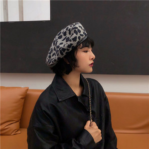Vente en gros de bérets de haute qualité, très demandés, style portuaire, chic et personnalisé, à imprimé léopard, pour l'automne et l'hiver, décontractés, style artiste - Product Image 1