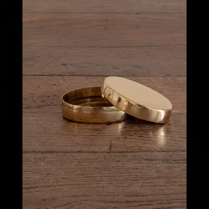 Caja dulce de metal de diseño con patrón intrincado, ideal para regalos de devolución durante celebraciones familiares indias - Product Image 1