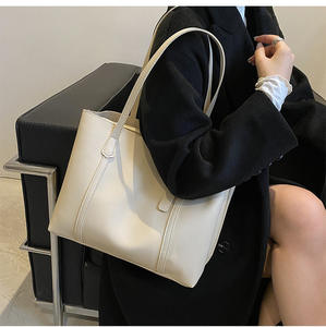 2026 Yeni Sonbahar Kış Kadın Kore Versiyonu Büyük Yumuşak PU Moda Tote Omuz Çantası Tek Askılı Günlük Büyük Kapasiteli Geometrik - Product Image 4