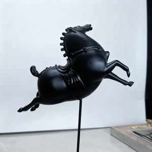 Tượng ngựa chạy bằng nhựa cao cấp, thân thiện với môi trường, trang trí kệ nhà hoặc văn phòng - Product Image 2