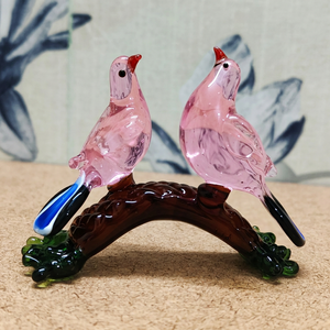 Figurines d'oiseaux roses en verre soufflé à la main, paire sur branche, décoration artistique, sculpture animale de collection, faite à la main - Product Image 1
