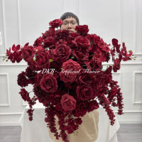 Günstiger Vintage 50cm Burgunderroter Blumenball als Tischdekoration mit Hängenden Blüten aus Seidenrosen