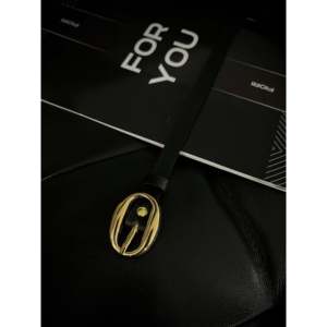 เข็มขัดผู้หญิงฟิโอริพร้อมหัวเข็มขัดโลหะผสมรูปวงรีสไตล์ลำลองหนัง PU สีดำ - Product Image 3