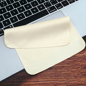 Chiffonnette de nettoyage pour <span class=keywords><strong>lunettes</strong></span> et écrans en microfibre suédée, personnalisable avec logo d'entreprise - Product Image 4